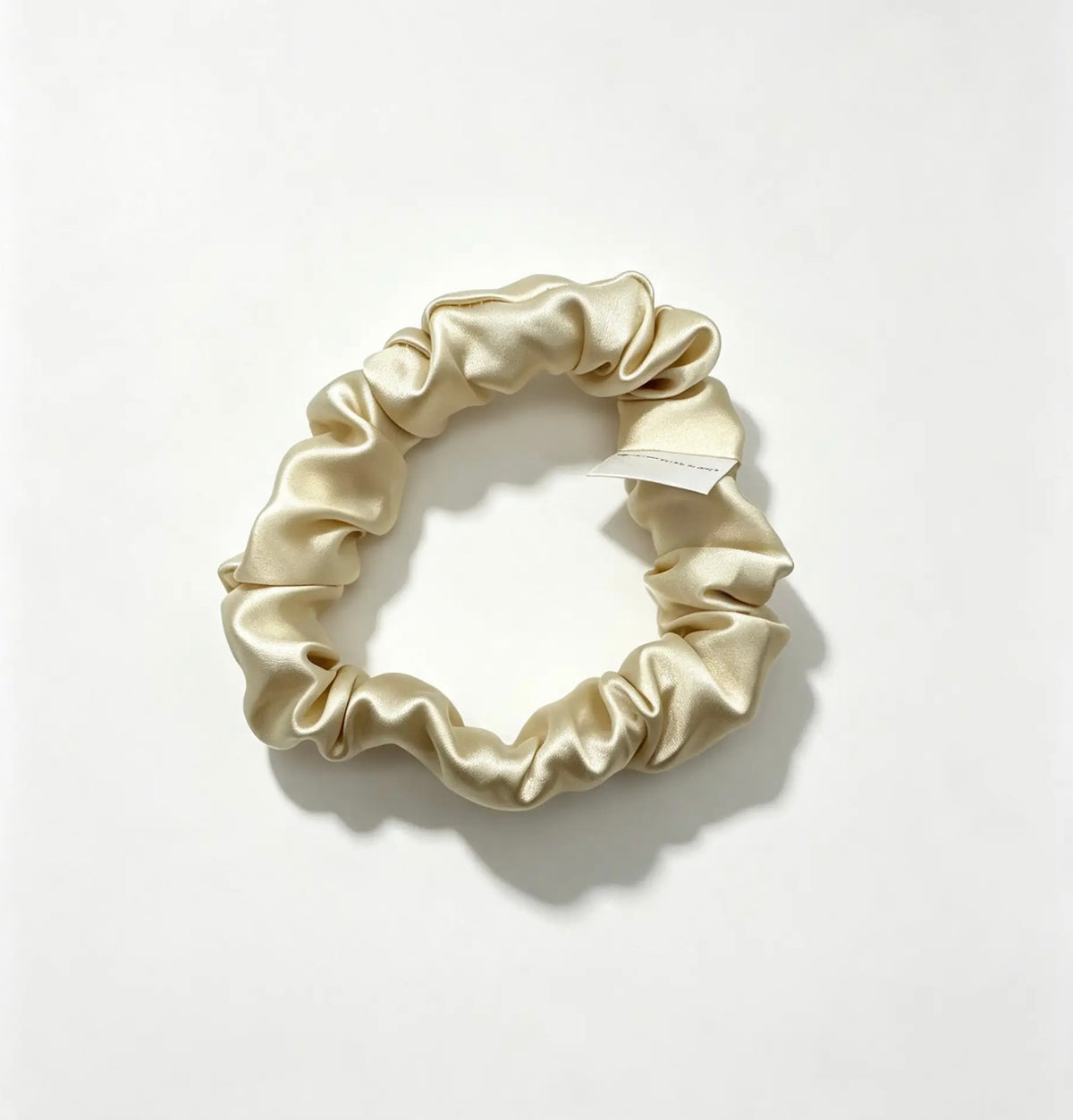 ZENORI Mid-Size Silk Scrunchie Champagne - ZENORI mulberry silk scrunchie